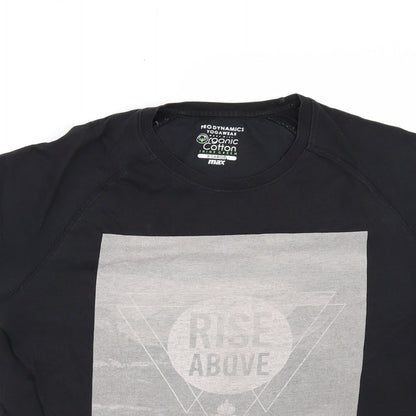 Close-up detail of pro dynamics women’s black basic t-shirt, size XL