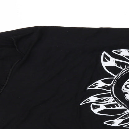 Close-up detail of cameo r women’s black basic t-shirt, size S