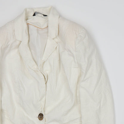 Close-up detail of F&F women’s white jacket suit jacket, size UK 14
