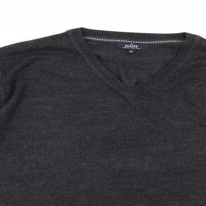 Close-up detail of Easy men’s grey knit jumper, size M