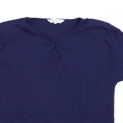 Close-up detail of Paramour women’s blue basic t-shirt, size L