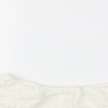 Close-up detail of PARIS ET MOI women’s white basic blouse, size S
