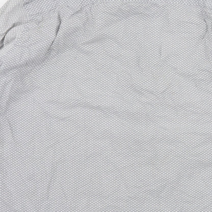 Brand and care label for Taylor & Wright men’s white polka dot button-up, size 15.5