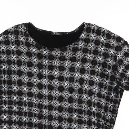Close-up detail of Eye Casuals women’s black geometric basic t-shirt, size XL