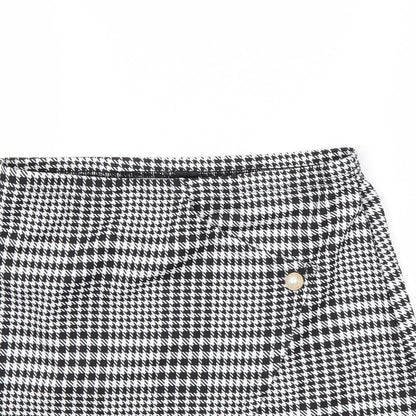 Close-up detail of SHEIN women’s white check mini skirt, size L