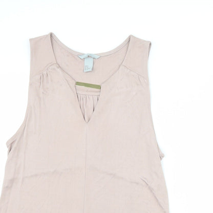 Close-up detail of H&Mp women’s pink basic tank, size M