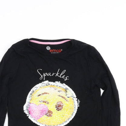 Close-up detail of emoi girls’ black basic t-shirt, size 9-10, years