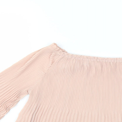 Close-up detail of Preworn women’s pink basic blouse, size M