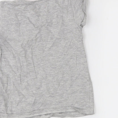Brand and care label for Primark girls’ grey basic t-shirt, size 5-6, years