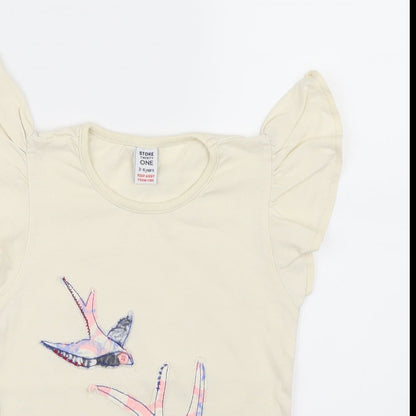 Close-up detail of Store Twenty One girls’ ivory basic t-shirt, size 3-4, years