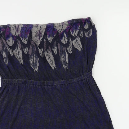 Close-up detail of Ecote women’s blue basic t-shirt, size M, - feather pattern