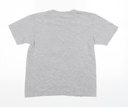 Back view of Gildan boys’ grey basic t-shirt, size L