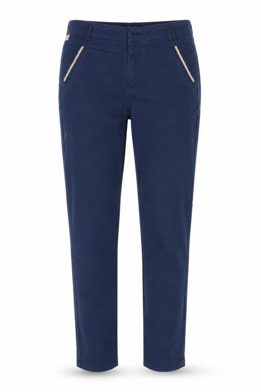 Front view of Everyday women’s blue straight jeans, size M, 32-inch leg
