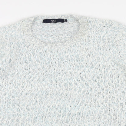 Close-up detail of Isle Essentials women’s white pullover sweatshirt, size M
