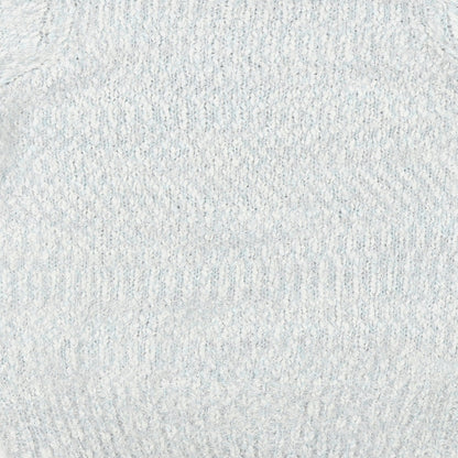 Brand and care label for Isle Essentials women’s white pullover sweatshirt, size M
