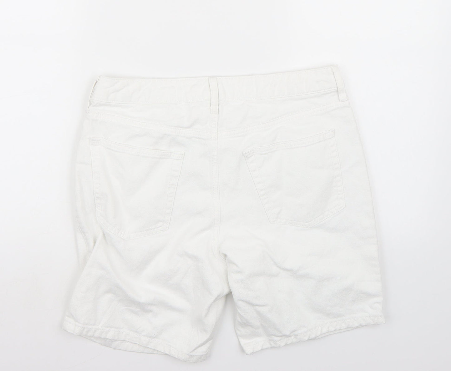 Preworn Womens White   Bermuda Shorts Size 32