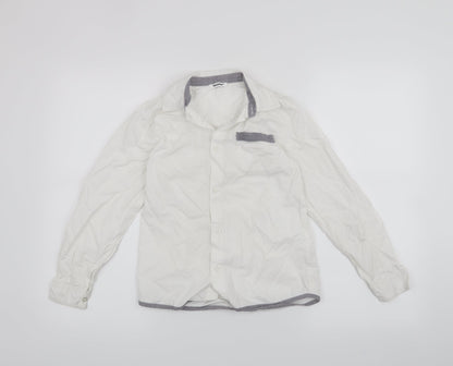 Front view of 3pommes boys’ white basic button-up, size 10, years