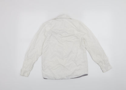 Back view of 3pommes boys’ white basic button-up, size 10, years
