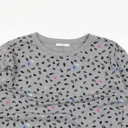 Close-up detail of EDC women’s grey basic t-shirt, size S