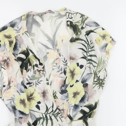 Close-up detail of Dorothy Perkins women’s white floral basic blouse, size UK 8