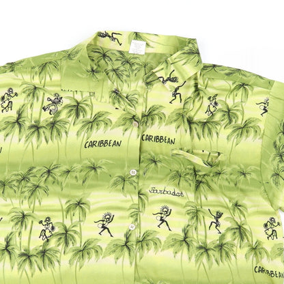 Close-up detail of Creation men’s green button-up, size M