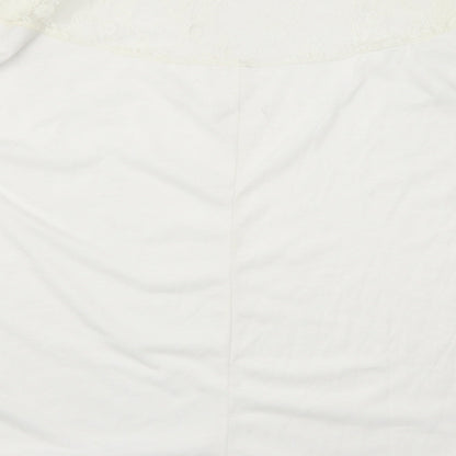 Brand and care label for Isassy women’s white lace basic t-shirt, size 2XL