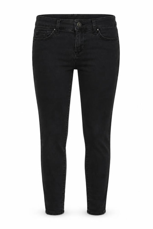 Front view of Topshop women’s black skinny jeans, size UK 26, in, 25-inch leg