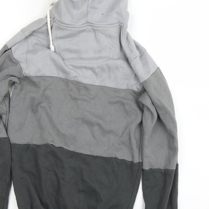Brand and care label for green men’s grey pullover hoodie, size XS