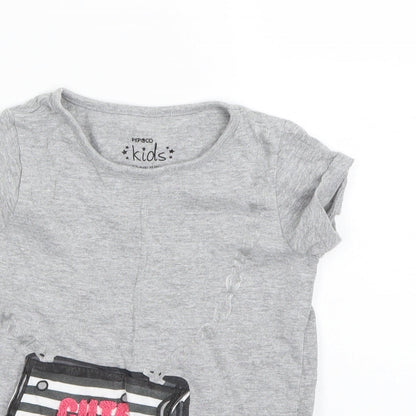 Close-up detail of Pep&Co girls’ grey basic t-shirt, size 3, years
