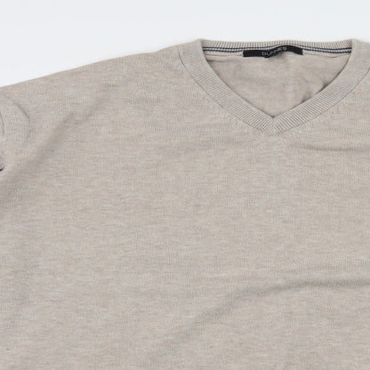 Close-up detail of Dunnes men’s ivory knit jumper, size 2XL