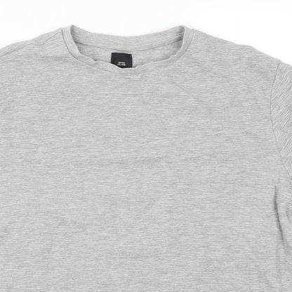 Close-up detail of River Island women’s grey basic t-shirt, size M