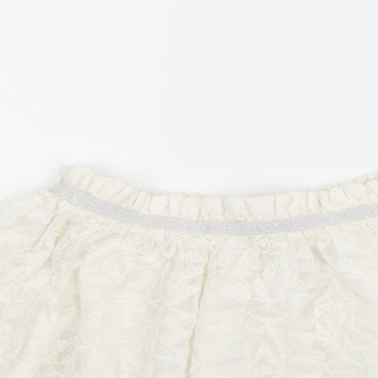 Close-up detail of F&F girls’ white geometric a-line skirt, size 3-4, years