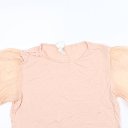 Close-up detail of H&M women’s pink basic blouse, size M