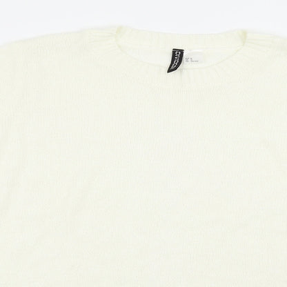 Close-up detail of H&M women’s white jumper, size M