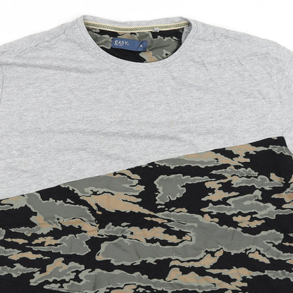 Close-up detail of Easy women’s grey basic t-shirt, size XL