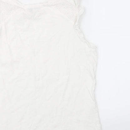 Brand and care label for Oasis women’s white basic tank, size S