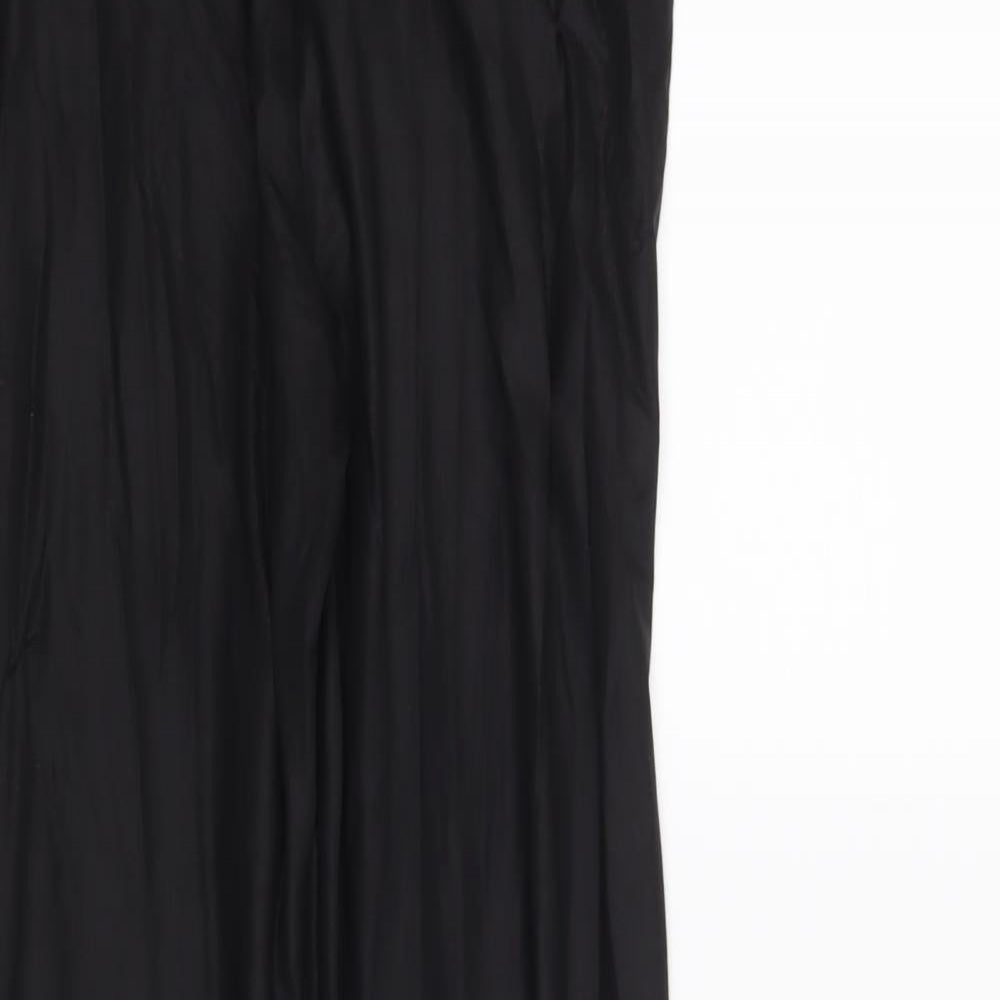Close-up detail of New Look women’s black jegging trousers, size UK 8, 26-inch leg