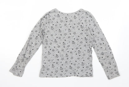 Back view of Primark girls’ grey basic t-shirt, size 8-9, years - star pattern