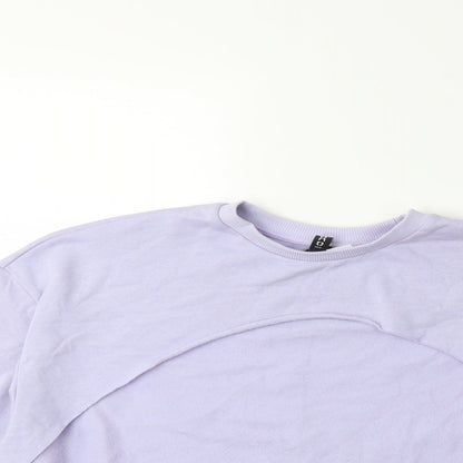 Close-up detail of H&M women’s purple pullover sweatshirt, size S