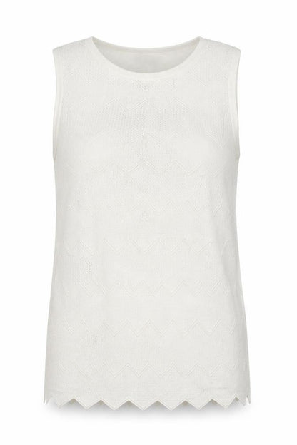 Front view of Dorothy Perkins women’s white basic t-shirt, size UK 12