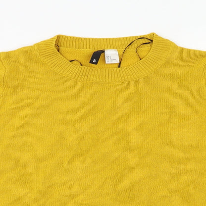 Close-up detail of H&M women’s yellow jumper, size S