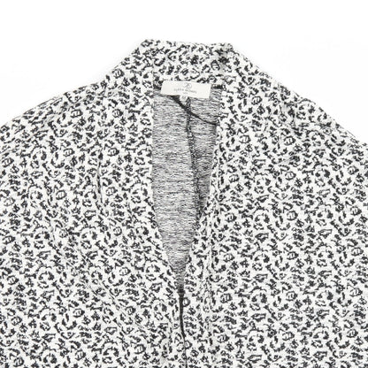 Close-up detail of Flash woman women’s white cardigan jumper, size M