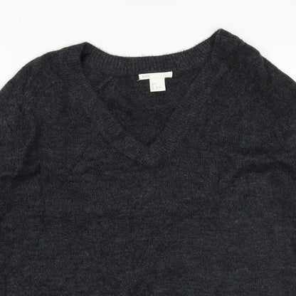 Close-up detail of H&M men’s grey knit jumper, size S