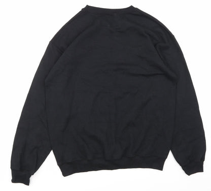 Back view of Gildan men’s black pullover sweatshirt, size M