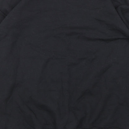 Brand and care label for Gildan men’s black pullover sweatshirt, size M