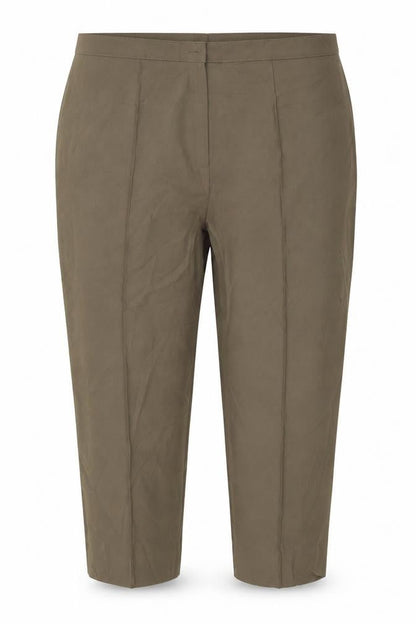 Front view of Slimma women’s green capri trousers, size UK 28, 21-inch leg