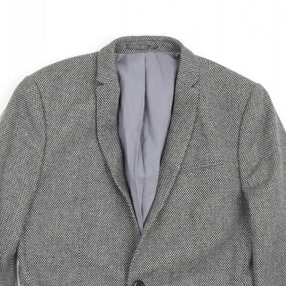 Close-up detail of Noak women’s white jacket blazer, size UK 38