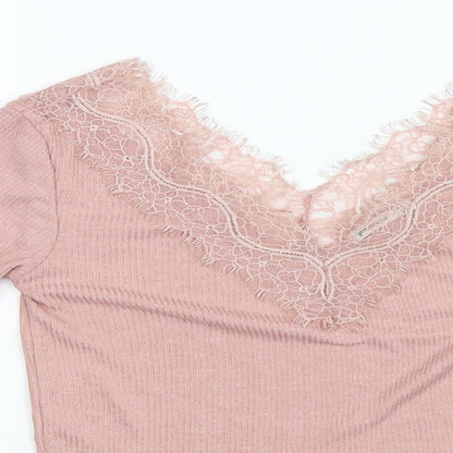 Close-up detail of Stradivarius women’s pink basic t-shirt, size S