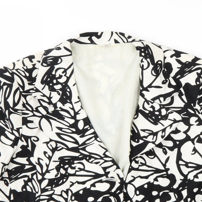 Close-up detail of Preworn women’s white jacket coat, size UK 16