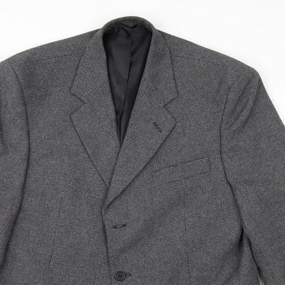 Close-up detail of Canada men’s grey jacket suit jacket